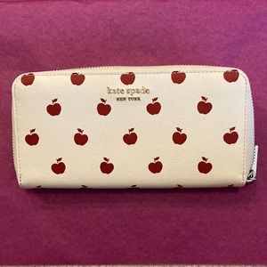 Kate Spade Apple Wallet 🍎